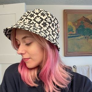 Lisa Says Gah, “Britt Bucket Hat”…never worn!